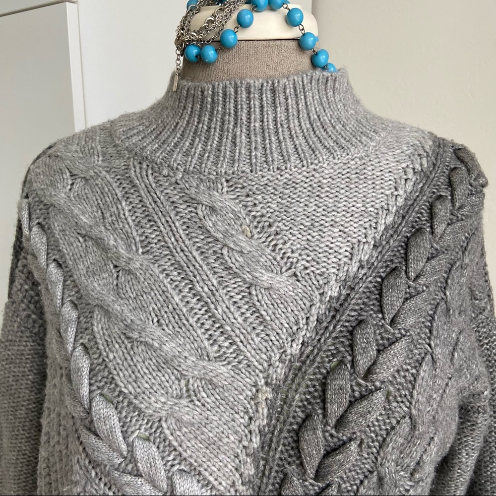 Simply Vera Vera Wang Dark Grey Color blocked Design Pullover  Sweater size M